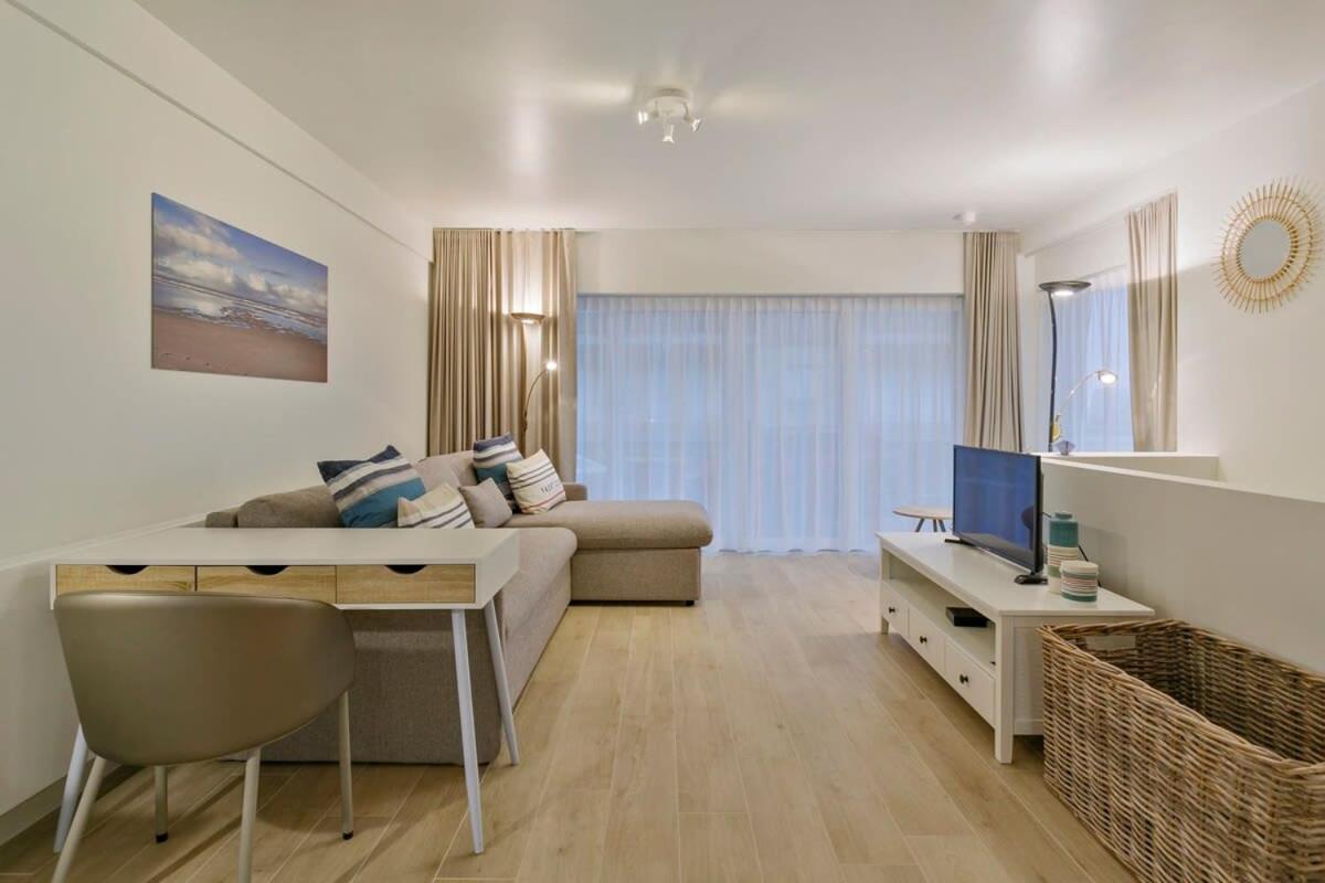Huswell - Stunning Apartment At The Beachfront Of De Haan Eksteriør billede